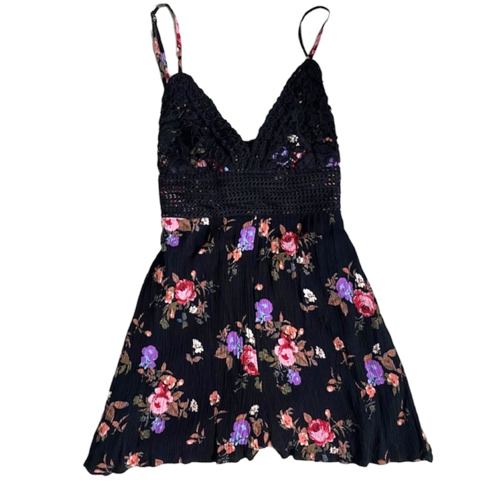 Rue21 Romper Size Small Black Floral Crochet Waist Open Back Sleeveless Y2K